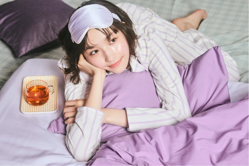 睡眠をとる女性